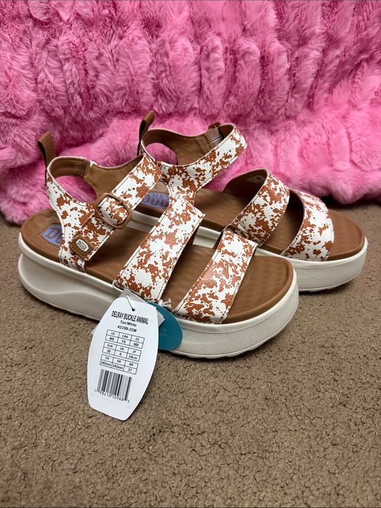 Hey Dude Shoes - Hey Dude Tan and White Speckled Platform Sandals (W8)